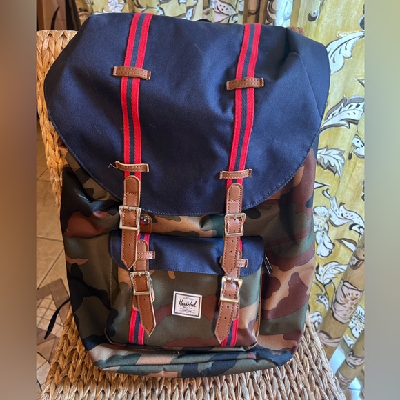Herschel Little America backpack in Woodland Camo/Peacoat/Tan - Picture 2 of 5